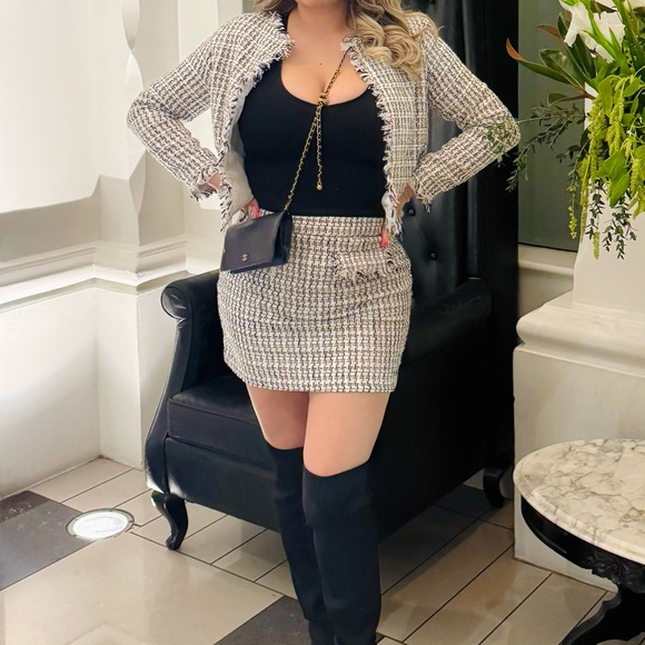 Chic Black Leather Chanel wallet on a chain bag - Picture 8 of 14